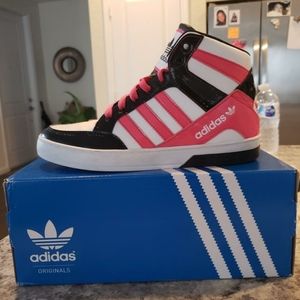 Adidas hard court shoes